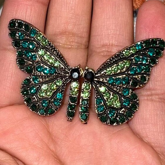 🦋 Butterfly Earrings 🦋 - Picture 3 of 4